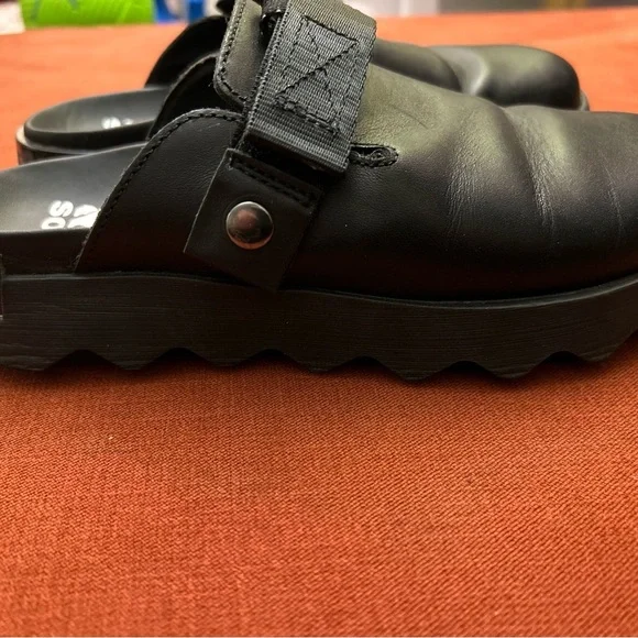 Sorel Black Leather Clogs with Buckle - Picture 7 of 10